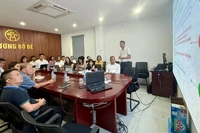 Buổi tập huấn ứng dụng AI cho cán bộ, công chức, viên chức phường Bồ Đề (Hà Nội) là hoạt động thiết thực hiện nay. (Ảnh: CTV)
