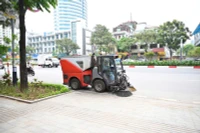 Công tác vệ sinh môi trường đang được thành phố Hà Nội quan tâm để tạo cảnh quan xanh, sạch, đẹp.
