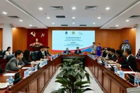 Giáo sư, Tiến sĩ Lê Văn Lợi, Chủ tịch Viện Hàn lâm Khoa học xã hội Việt Nam và Đại sứ đặc mệnh toàn quyền Argentina tại Việt Nam Marcos Antonio Bednarski chủ trì buổi tọa đàm. (Ảnh: KHẮC KIÊN)