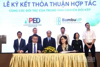 Ký kết hợp tác tại hội nghị. (Ảnh: HNV)