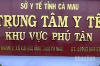 Nhiều cán bộ y tế tại Trung tâm Y tế khu vực Phú Tân đang gặp nhiều khó khăn do bị nợ lương.
