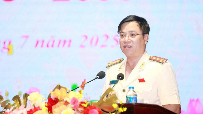 Đại tá Đinh Việt Dũng, Bí thư Đảng ủy, Giám đốc Công an tỉnh Nghệ An phát biểu khai mạc Đại hội. images2028184-y-3882.jpg