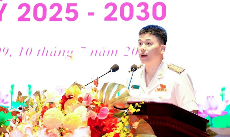 Đại tá Trần Hồng Quang, Phó Giám đốc Công an tỉnh Nghệ An trình bày báo cáo kiểm điểm của Ban Chấp hành Đảng bộ Công an tỉnh Nghệ An, nhiệm kỳ 2020-2025. images2028114-9e6aee16b10907575e1821-1494.jpg