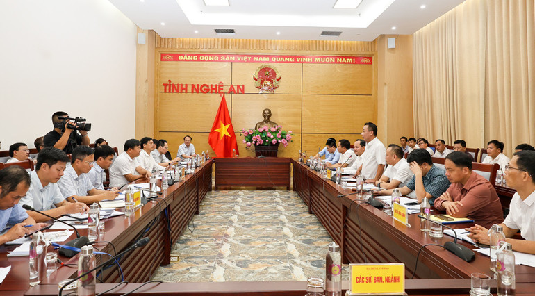 Quang cảnh buổi làm việc giữa đoàn công tác Bộ Nông nghiệp và Môi trường và Ủy ban nhân dân tỉnh Nghệ An. qc-223684.jpg
