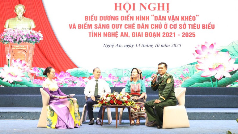 Tại hội nghị, các đại biểu đã được giao lưu về mô hình, điển hình “Dân vận khéo”, giao lưu về điểm sáng thực hiện quy chế dân chủ ở cơ sở. (Ảnh: KIM OANH) giao-luu-dien-hinh-2639.jpg