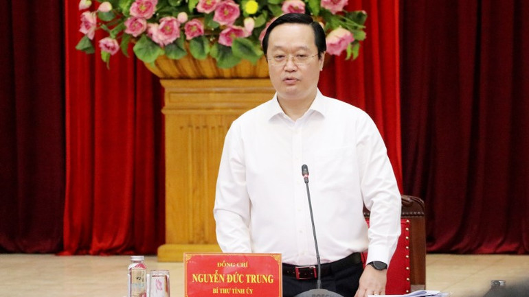 Bí thư Tỉnh ủy Nghệ An Nguyễn Đức Trung phát biểu tại phiên họp. 16-bt1-9325.jpg
