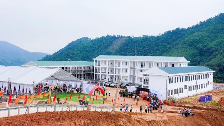 Trường phổ thông nội trú liên cấp tiểu học và trung học cơ sở Na Ngoi có quy mô diện tích khoảng 5,5ha, với tổng số vốn đầu tư gần 240 tỷ đồng từ nguồn vốn Nhà nước và xã hội hóa. hieu-2-5760.jpg
