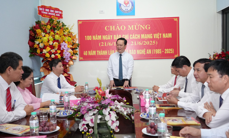 Bí thư Tỉnh ủy Nghệ An Nguyễn Đức Trung phát biểu tại buổi gặp mặt. dsc08918-2.jpg