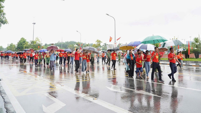 Hoạt động đi bộ thể hiện ý nghĩa, tinh thần tiến bước vì một Việt Nam đoàn kết, mạnh mẽ, sẵn sàng vươn mình bước vào kỷ nguyên mới - kỷ nguyên của khát vọng dân tộc, của tinh thần tiến bước vì tương lai hùng cường. z6911768092560-63835afe88ba824239f24235f8233206-1183-8018.jpg