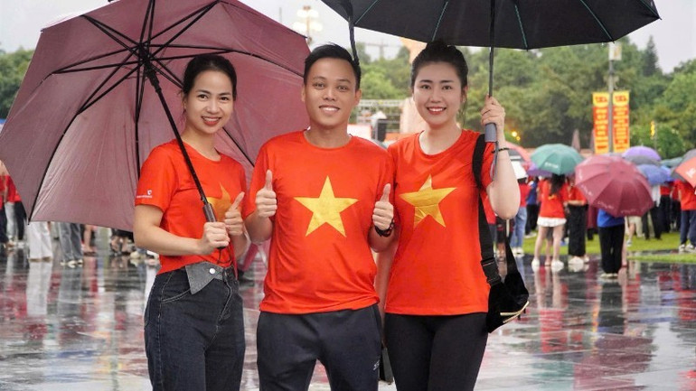 Cùng nhau lưu lại khoảnh khắc khi tham gia hoạt động ý nghĩa. z6911796878713-f69cd5df53576cf246cfa32f8ce5595d-8917-3747.jpg