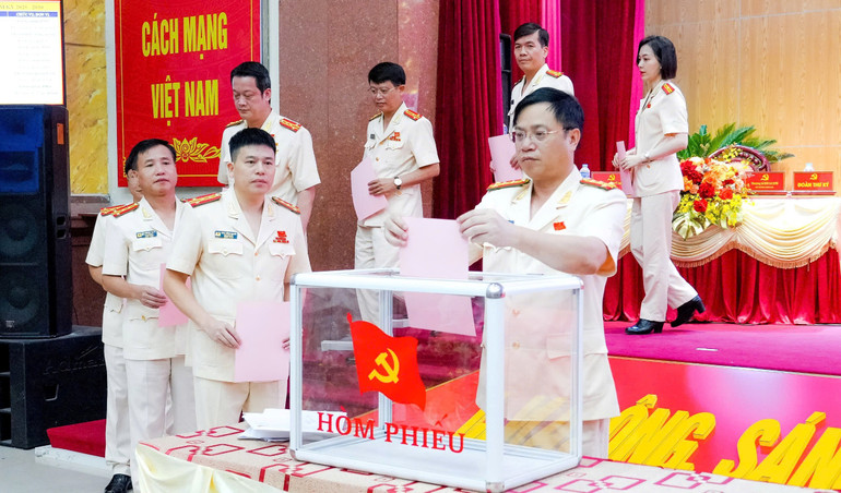 Đại hội bầu 22 đồng chí vào Ban Chấp hành Đảng bộ Công an tỉnh Nghệ An khóa XV, nhiệm kỳ 2025-2030. z6790067757932-25ff6b584d0ee0b6c26884494dffd332.jpg