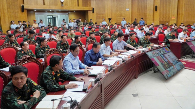 Đại diện các bộ, ngành và các địa phương, Bộ Tư lệnh Quân khu 4 tham dự buổi họp. z6940168767132-cda1f247facab3a822dc90d8ca925f50-3896.jpg