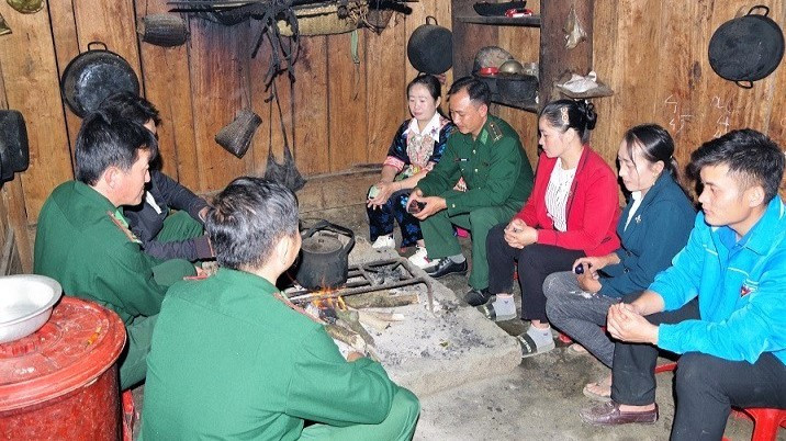 Nghe An Provincial Border Guard is always close to the people in the border areas to propagate good implementation of the Party's guidelines and policies and the State's policies and laws. bo-doi-bien-phong-nghe-an-luon-gan-gui-dong-bao-vung-bien-gioi-de-tuyen-truyen-chap-hanh-tot-cac-duong-loi-chu-truong-cua-dang-chinh-sach-phap-luat-cua-nha-nuoc-3226.jpg