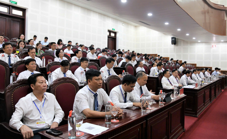 Các đại biểu tham dự kỳ họp. z6785857433425-ccebfea7c5d574cb034dba15330903fa.jpg