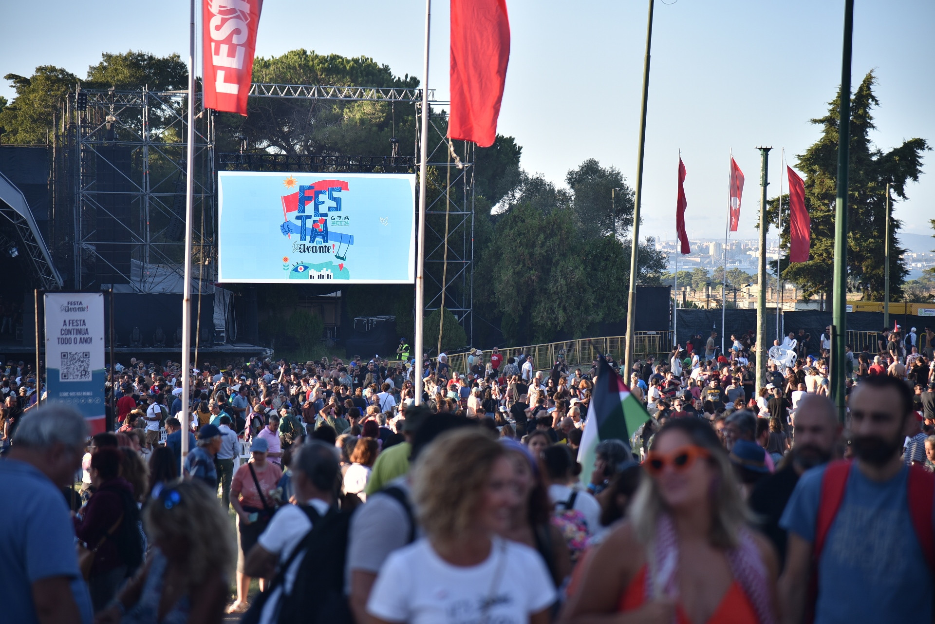 Diễn ra từ ngày 6-8/9/2024 tại thành phố Seixal ở ngoại ô thủ đô Lisbon (Bồ Đào Nha), Hội báo Avante năm nay là cuộc tập hợp lực lượng quan trọng của Đảng Cộng sản Bồ Đào Nha, chuẩn bị cho Đại hội toàn quốc lần thứ 22 diễn ra vào tháng 12 tới.