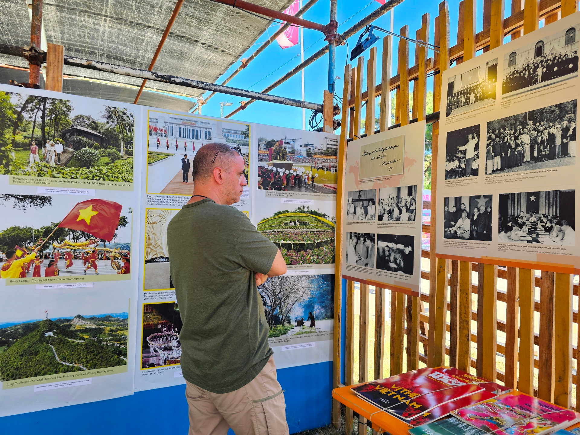 Ảnh và tư liệu lịch sử thể hiện rõ tình hữu nghị và đoàn kết của các nước dân chủ và nhân dân yêu chuộng hòa bình trên thế giới luôn ủng hộ cuộc kháng chiến chính nghĩa của dân tộc Việt Nam. Ảnh và tư liệu lịch sử thể hiện rõ tình hữu nghị và đoàn kết của các nước dân chủ và nhân dân yêu chuộng hòa bình trên thế giới luôn ủng hộ cuộc kháng chiến chính nghĩa của dân tộc Việt Nam.