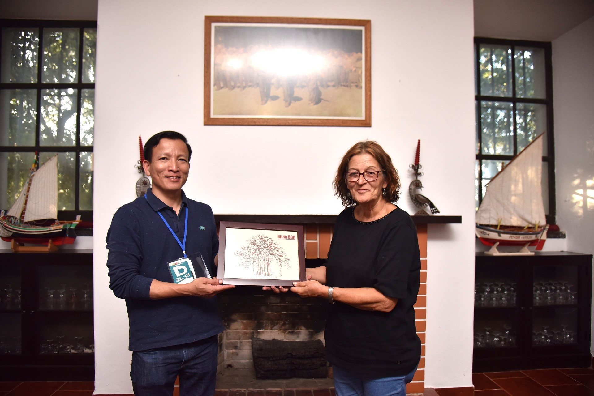 Tại buổi tiếp Ðoàn Báo Nhân Dân, đồng chí Fernanda Mateus, Ủy viên Bộ Chính trị Đảng Cộng sản Bồ Đào Nha đánh giá cao sự tham gia tích cực của Việt Nam tại mỗi kỳ hội báo, qua đó đóng góp một phần quan trọng vào việc tăng cường sự đoàn kết giữa các đảng cộng sản, công nhân và các lực lượng tiến bộ trên thế giới. Tại buổi tiếp Ðoàn Báo Nhân Dân, đồng chí Fernanda Mateus, Ủy viên Bộ Chính trị Đảng Cộng sản Bồ Đào Nha đánh giá cao sự tham gia tích cực của Việt Nam tại mỗi kỳ hội báo, qua đó đóng góp một phần quan trọng vào việc tăng cường sự đoàn kết giữa các đảng cộng sản, công nhân và các lực lượng tiến bộ trên thế giới.