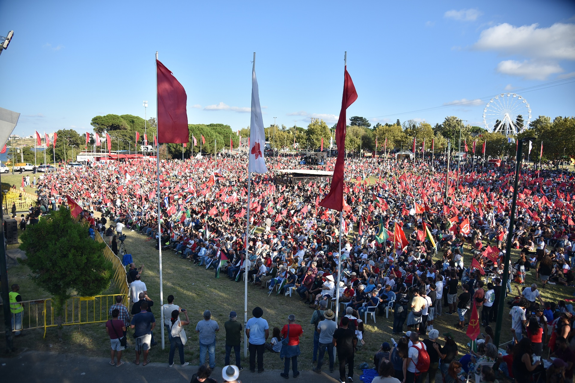 Hội báo Avante năm nay là cuộc tập hợp lực lượng quan trọng của Đảng Cộng sản Bồ Đào Nha, chuẩn bị cho Đại hội toàn quốc lần thứ 22 diễn ra vào tháng 12 tới. Hội báo Avante năm nay là cuộc tập hợp lực lượng quan trọng của Đảng Cộng sản Bồ Đào Nha, chuẩn bị cho Đại hội toàn quốc lần thứ 22 diễn ra vào tháng 12 tới.