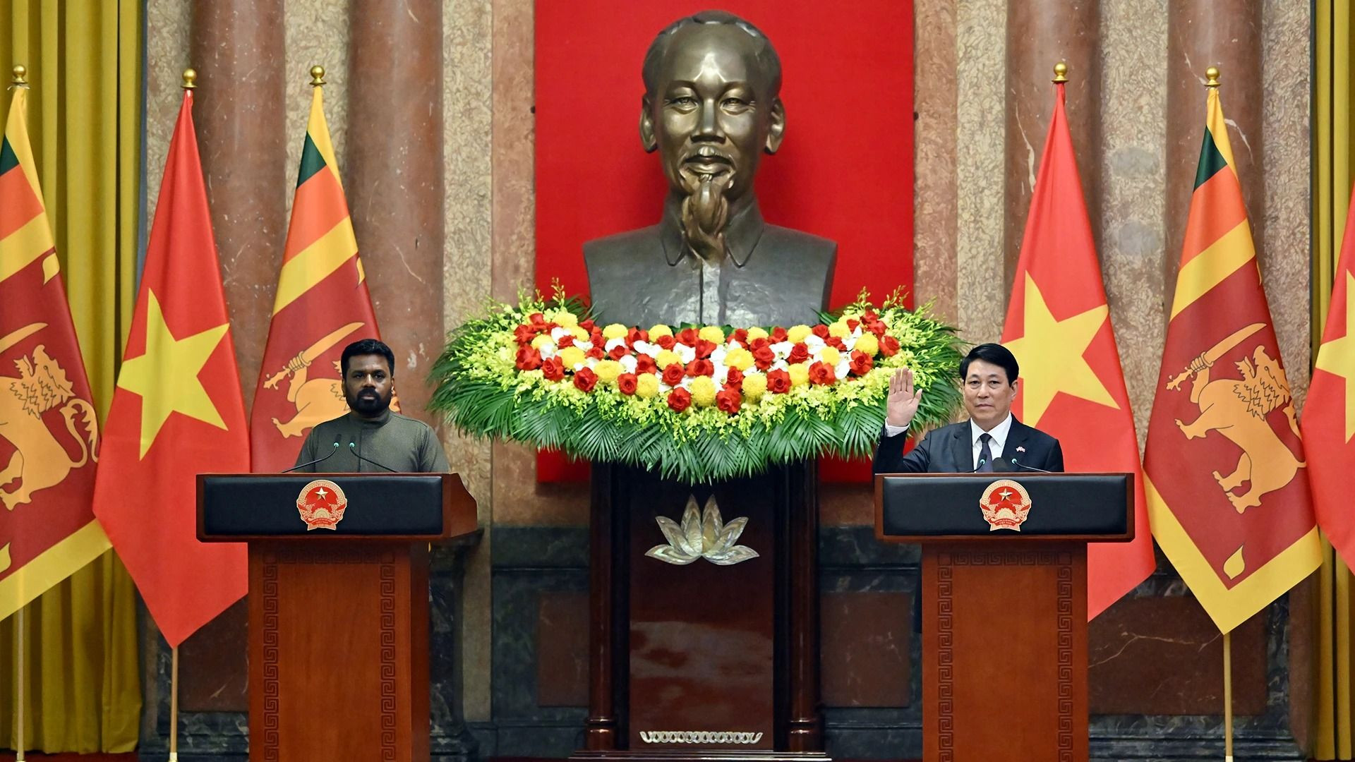 Chủ tịch nước Lương Cường và Tổng thống Sri Lanka Anura Kumara Dissanayaka cùng chủ trì buổi gặp gỡ các cơ quan thông tấn, báo chí.