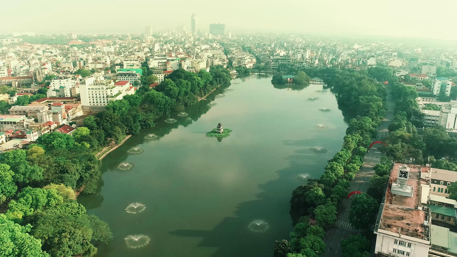 Cùng ngắm một Hà Nội thân quen và tràn đầy cảm xúc qua hình ảnh trong MV Going Home ảnh 3 Cùng ngắm một Hà Nội thân quen và tràn đầy cảm xúc qua hình ảnh trong MV Going Home ảnh 3