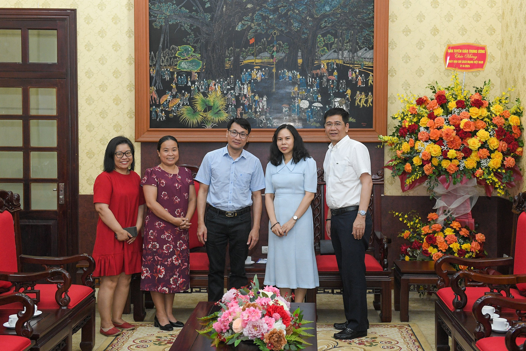 [Ảnh] Các cơ quan, đơn vị thăm và chúc mừng Báo Nhân Dân nhân dịp 21/6 ảnh 7