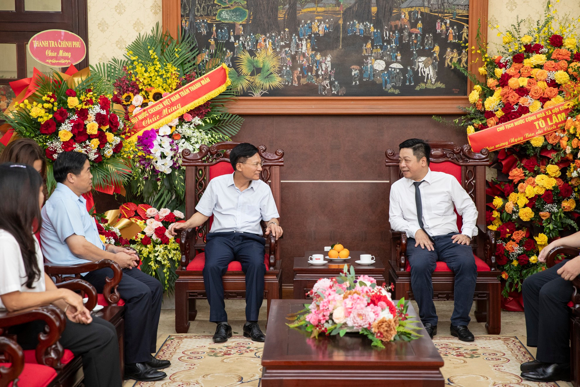 Đồng chí Bùi Ngọc Lam, Phó Tổng Thanh tra Chính phủ tới thăm và chúc mừng Báo Nhân Dân. Báo Nhân Dân luôn là kênh thông tin quan trọng để chuyển tải chính sách, đường lối của Đảng và Nhà nước tới người dân.