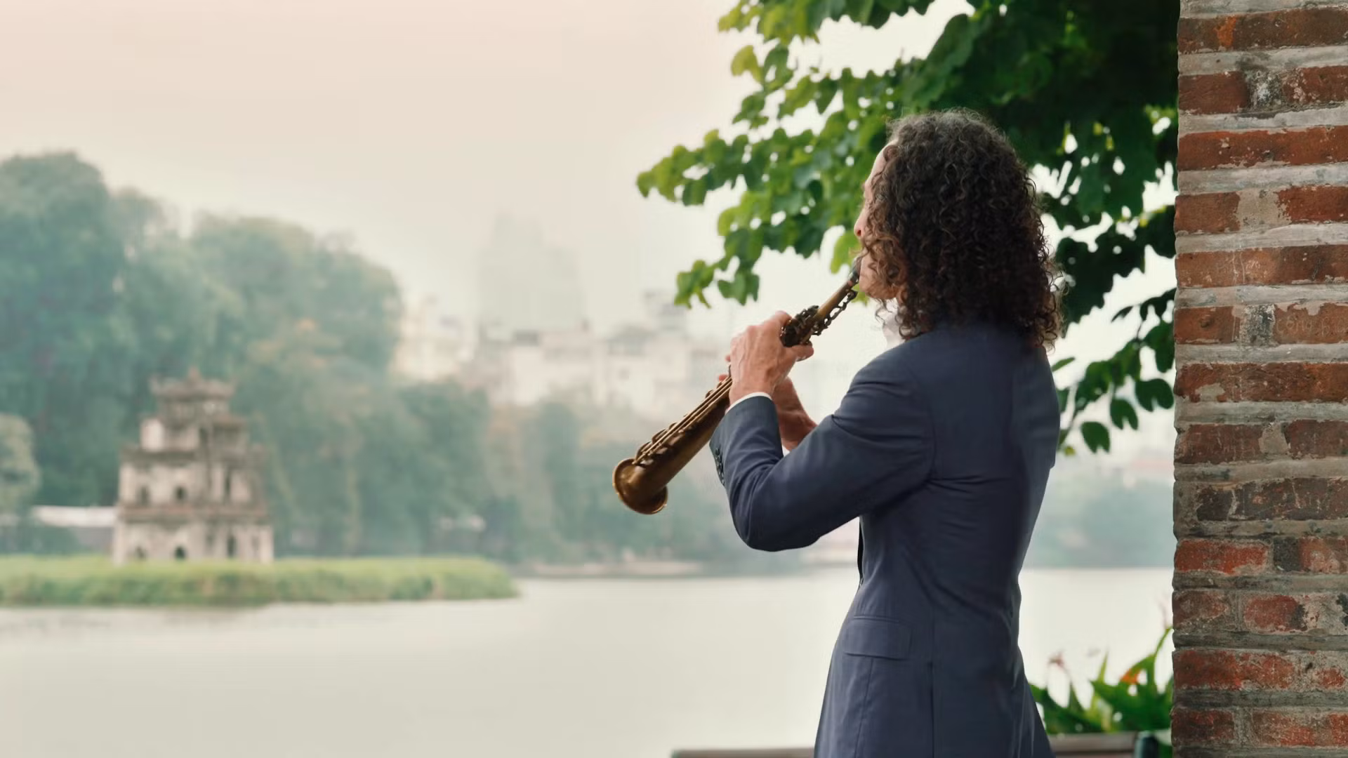 Cùng ngắm một Hà Nội thân quen và tràn đầy cảm xúc qua hình ảnh trong MV Going Home ảnh 4