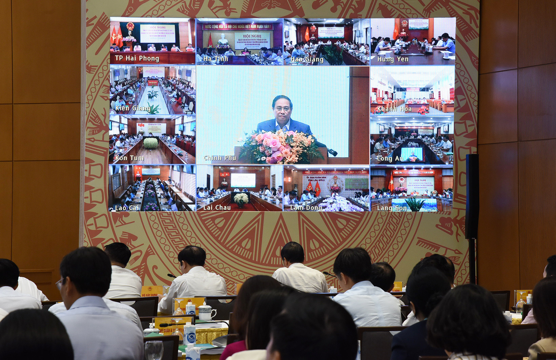 Hội nghị được kết nối trực tuyến từ trụ sở Chính phủ tới điểm cầu 63 tỉnh, thành phố trực thuộc Trung ương.