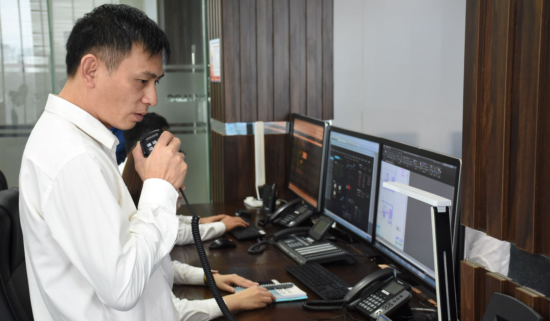 Thường xuyên trao đổi với các đơn vị làm việc tại hiện trường để bảo đảm thông tin thông suốt.