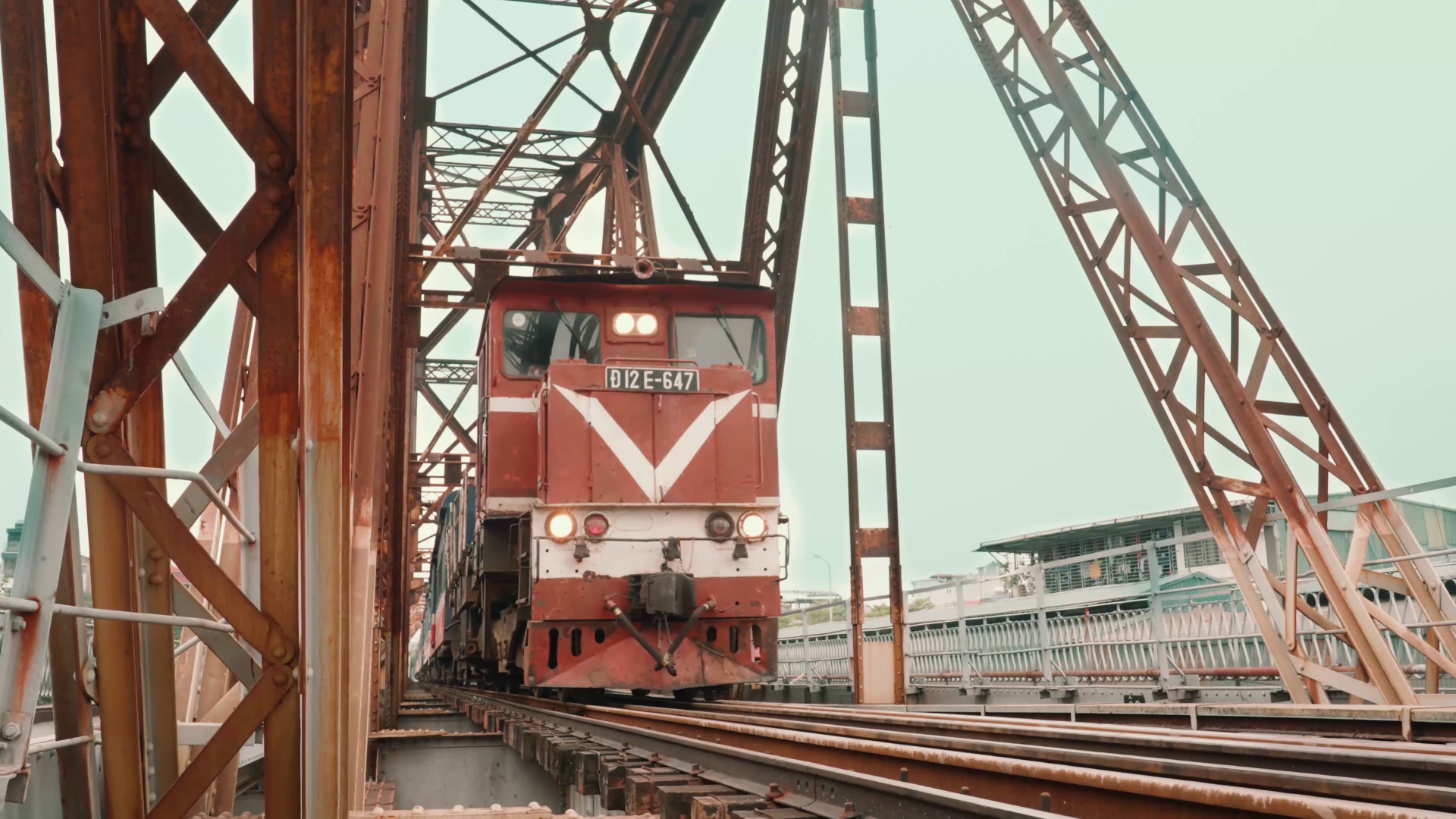 Cùng ngắm một Hà Nội thân quen và tràn đầy cảm xúc qua hình ảnh trong MV Going Home ảnh 2 Cùng ngắm một Hà Nội thân quen và tràn đầy cảm xúc qua hình ảnh trong MV Going Home ảnh 2