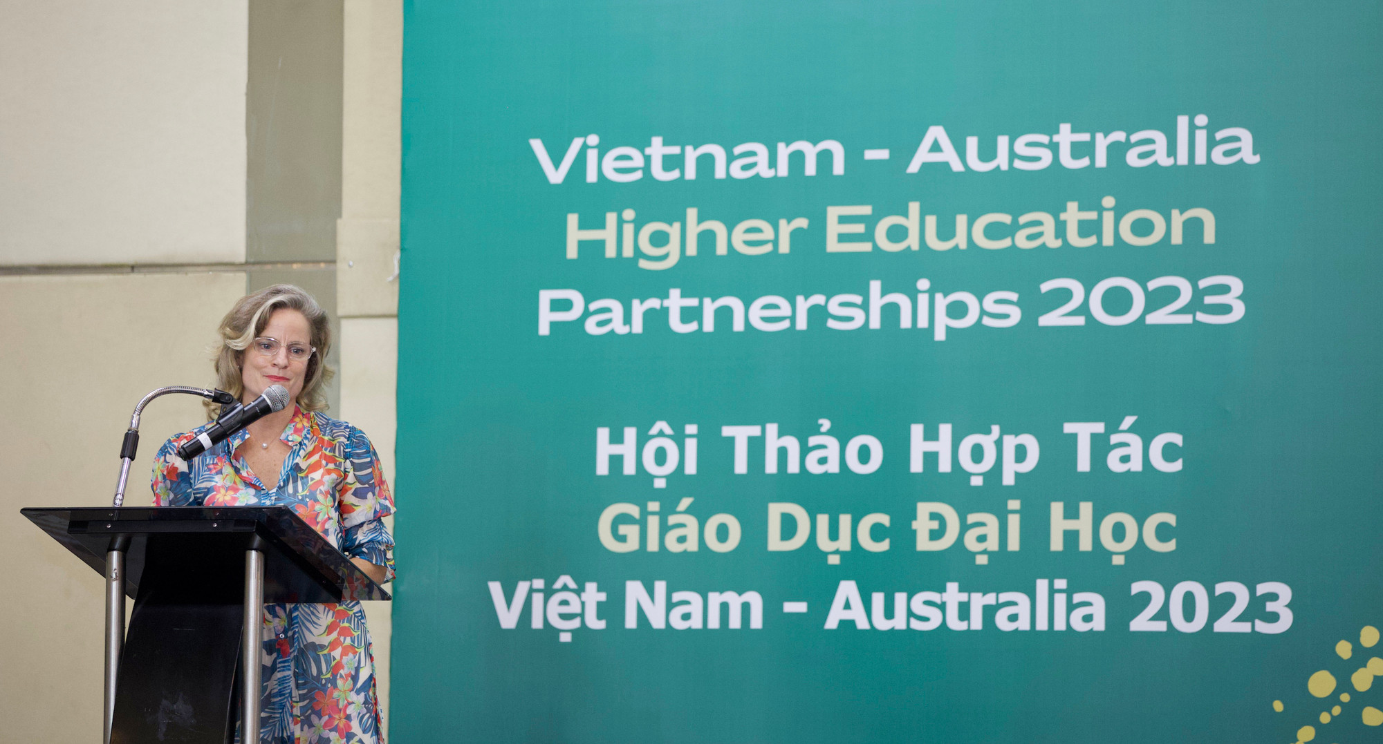 Bà Rebecca Ball – Tham tán Thương mại và Đầu tư cấp cao Chính phủ Australia phát biểu tại hội thảo.