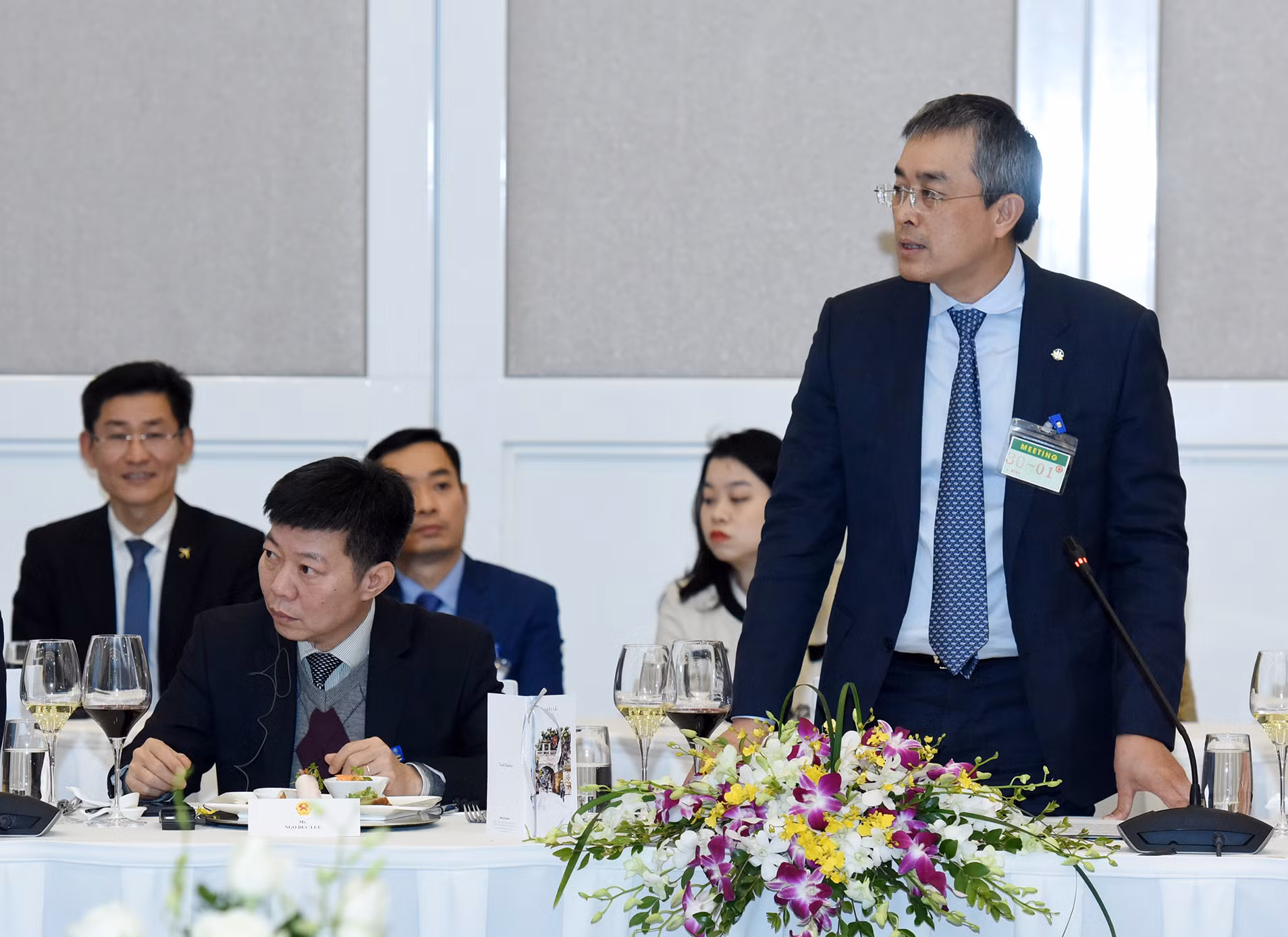 Chủ tịch Hội đồng Quản trị Vietnam Airlines Đặng Ngọc Hòa phát biểu ý kiến tại buổi gặp gỡ.