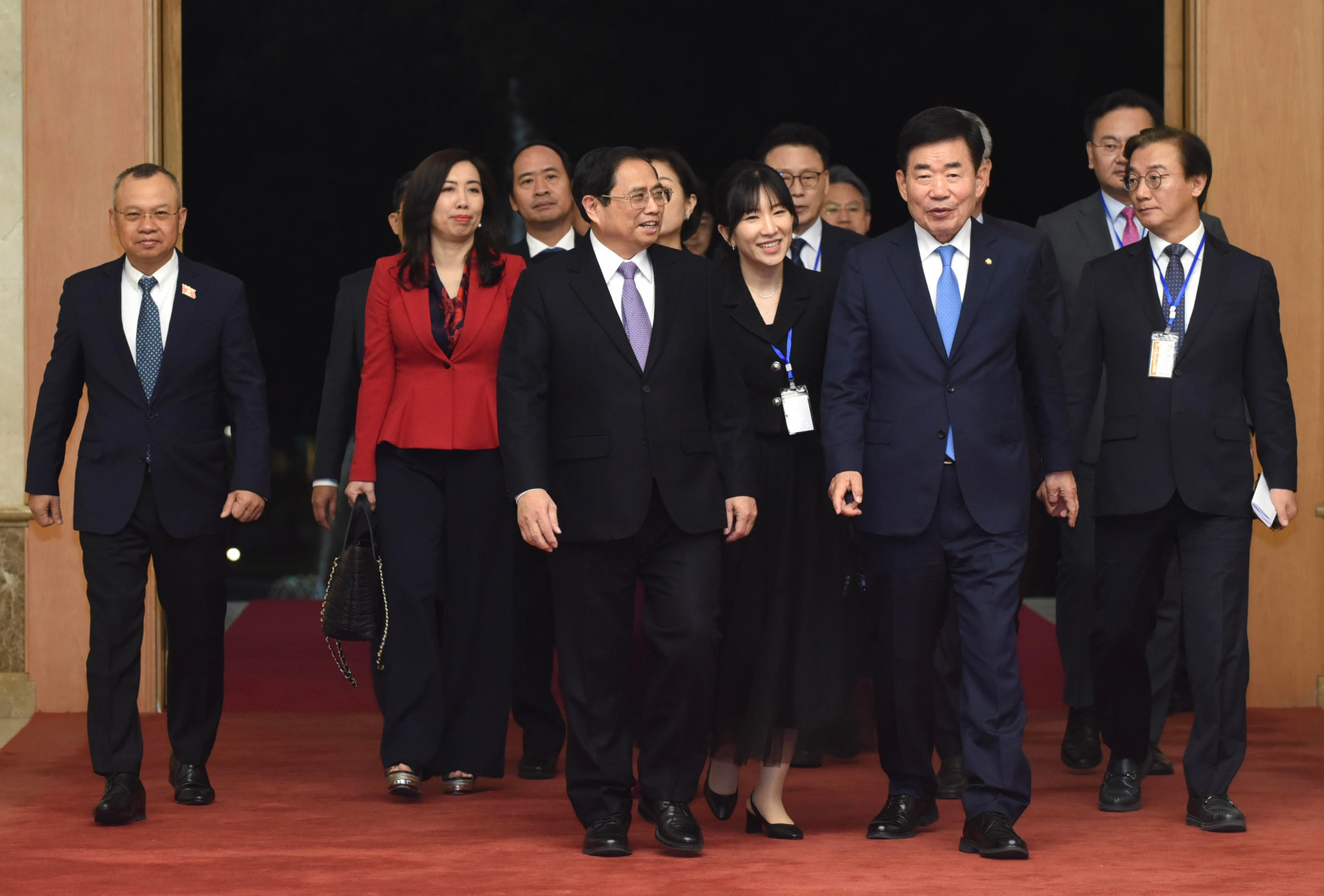 Thủ tướng Phạm Minh Chính đón Chủ tịch Quốc hội Hàn Quốc Kim Jin-pyo.