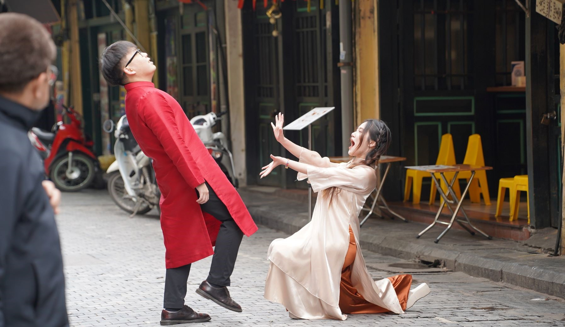 [Ảnh] Trào lưu chụp ảnh áo dài đón Tết của giới trẻ Hà Nội ảnh 6