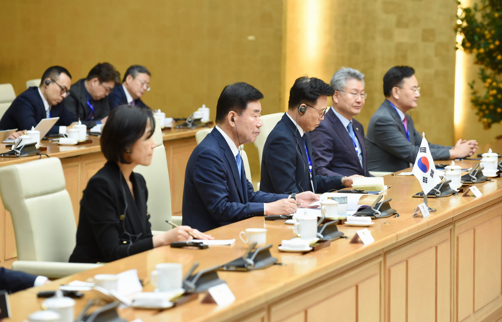 Chủ tịch Quốc hội Hàn Quốc Kim Jin-pyo và các thành viên trong đoàn.