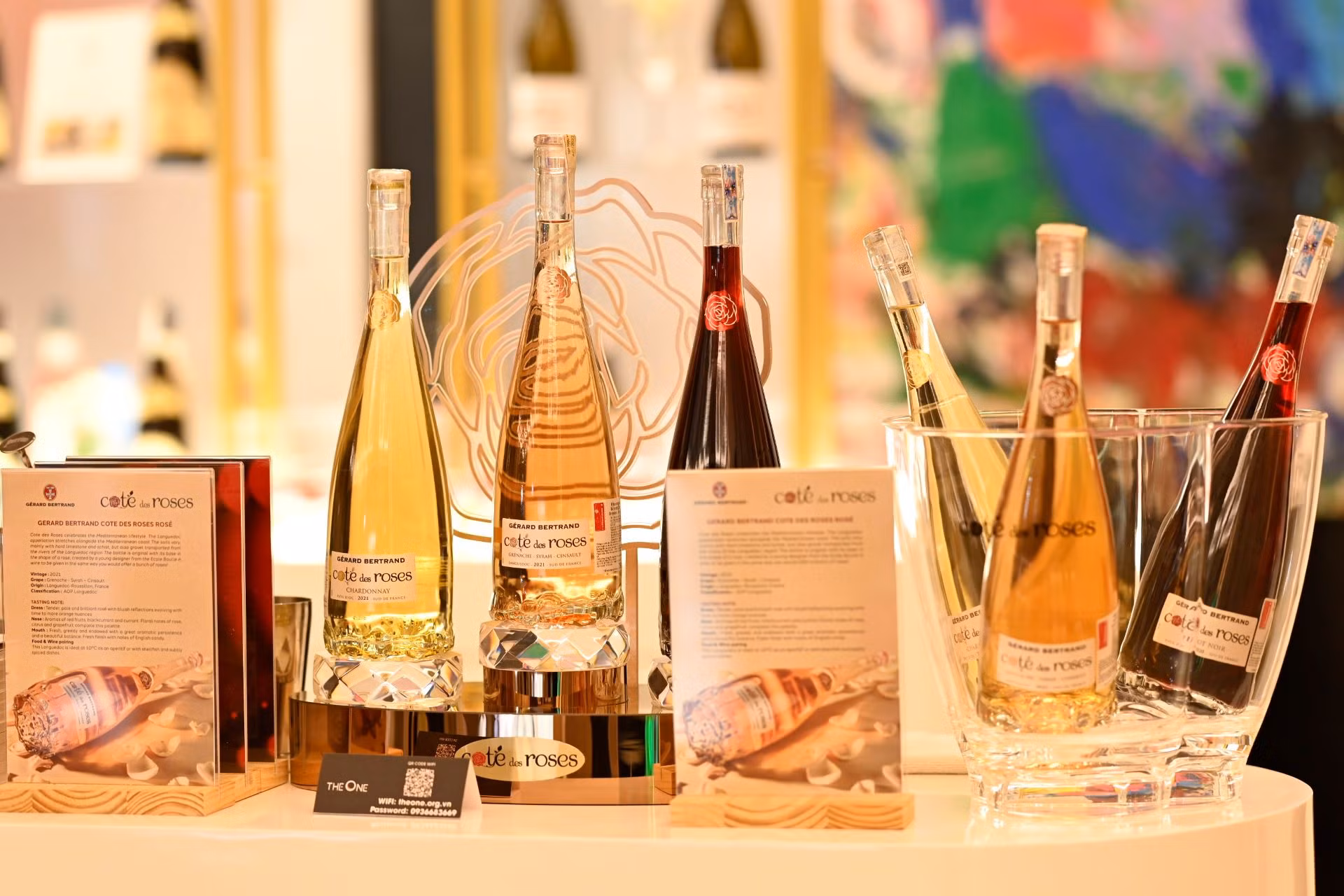 Mỗi món ăn sẽ được phục vụ kèm một loại vang phù hợp.