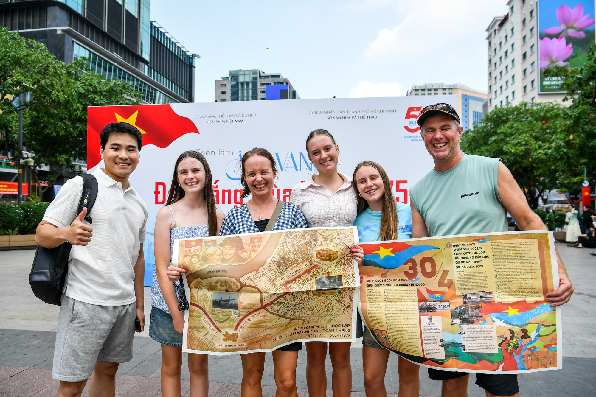 [Ảnh] Phụ san đặc biệt của Báo Nhân Dân lan toả tới bạn đọc toàn quốc ảnh 8