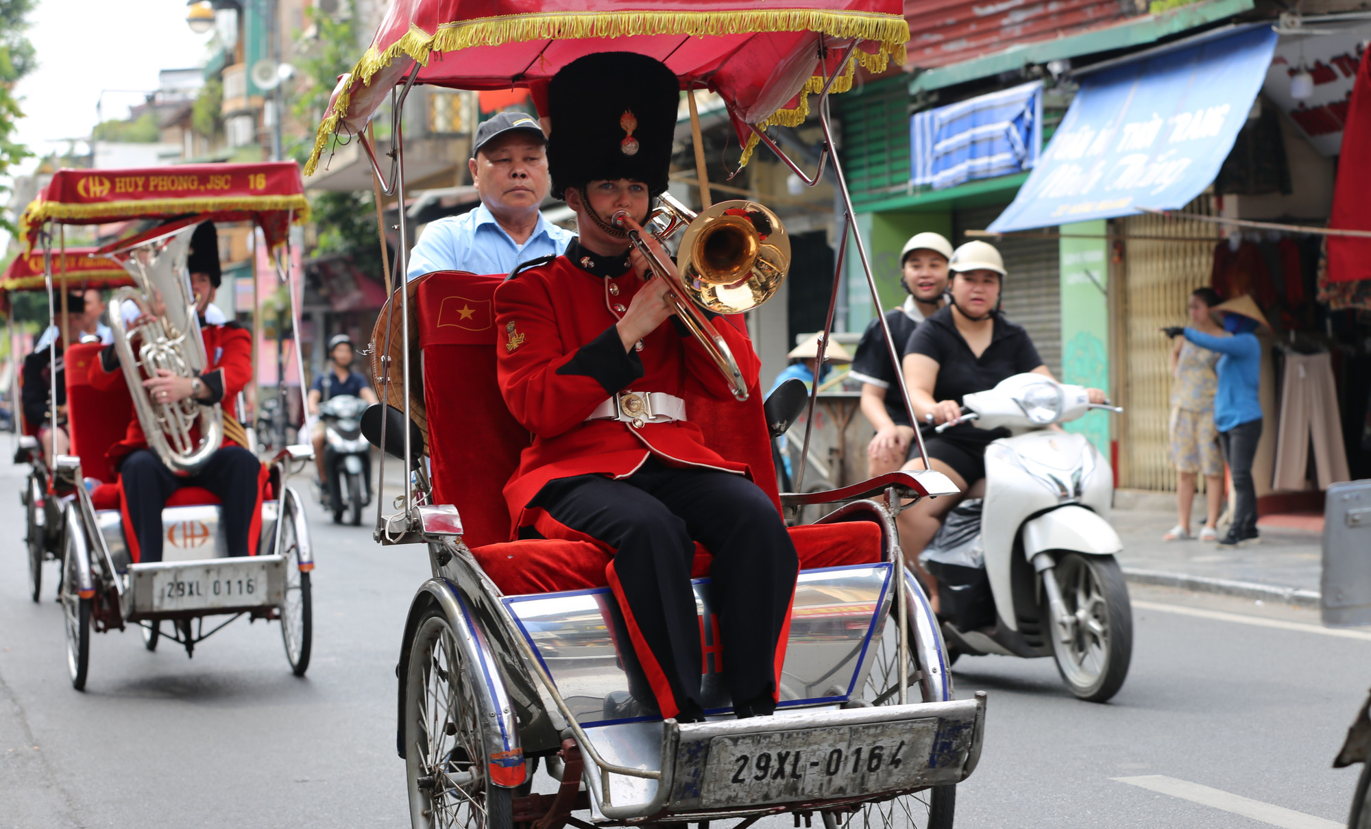 Những giai điệu Việt Nam thân thuộc được biến tấu trở nên lạ tai và tăng tính thú vị.