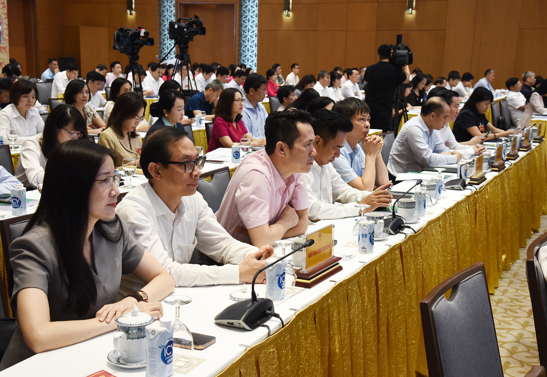 Các đại biểu tham dự hội nghị.