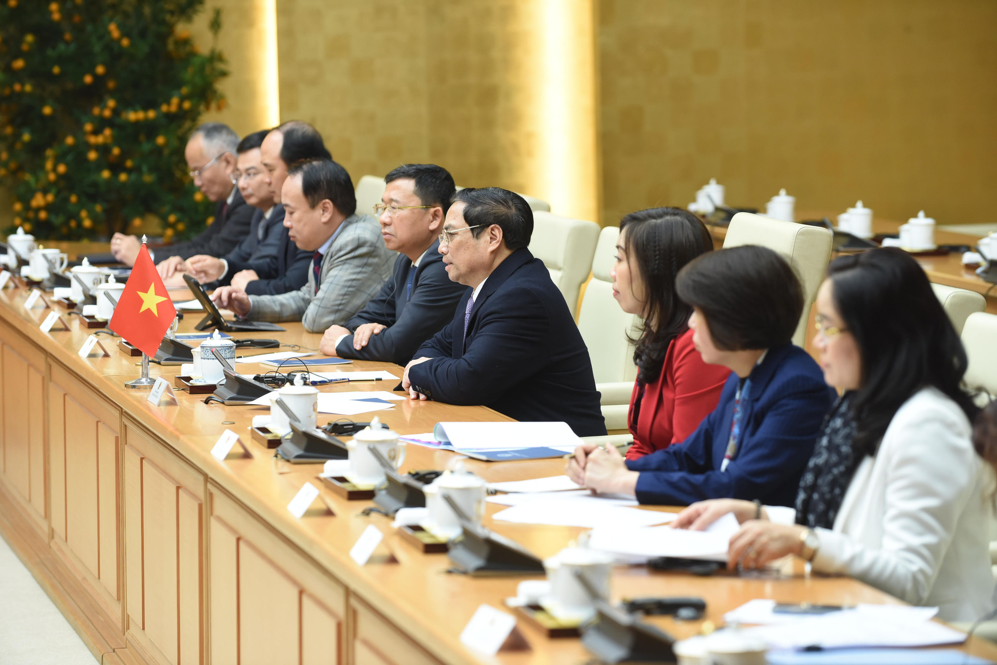 Thủ tướng Phạm Minh Chính và các thành viên chính phủ tại buổi tiếp Chủ tịch Quốc hội Hàn Quốc Kim Jin-pyo.