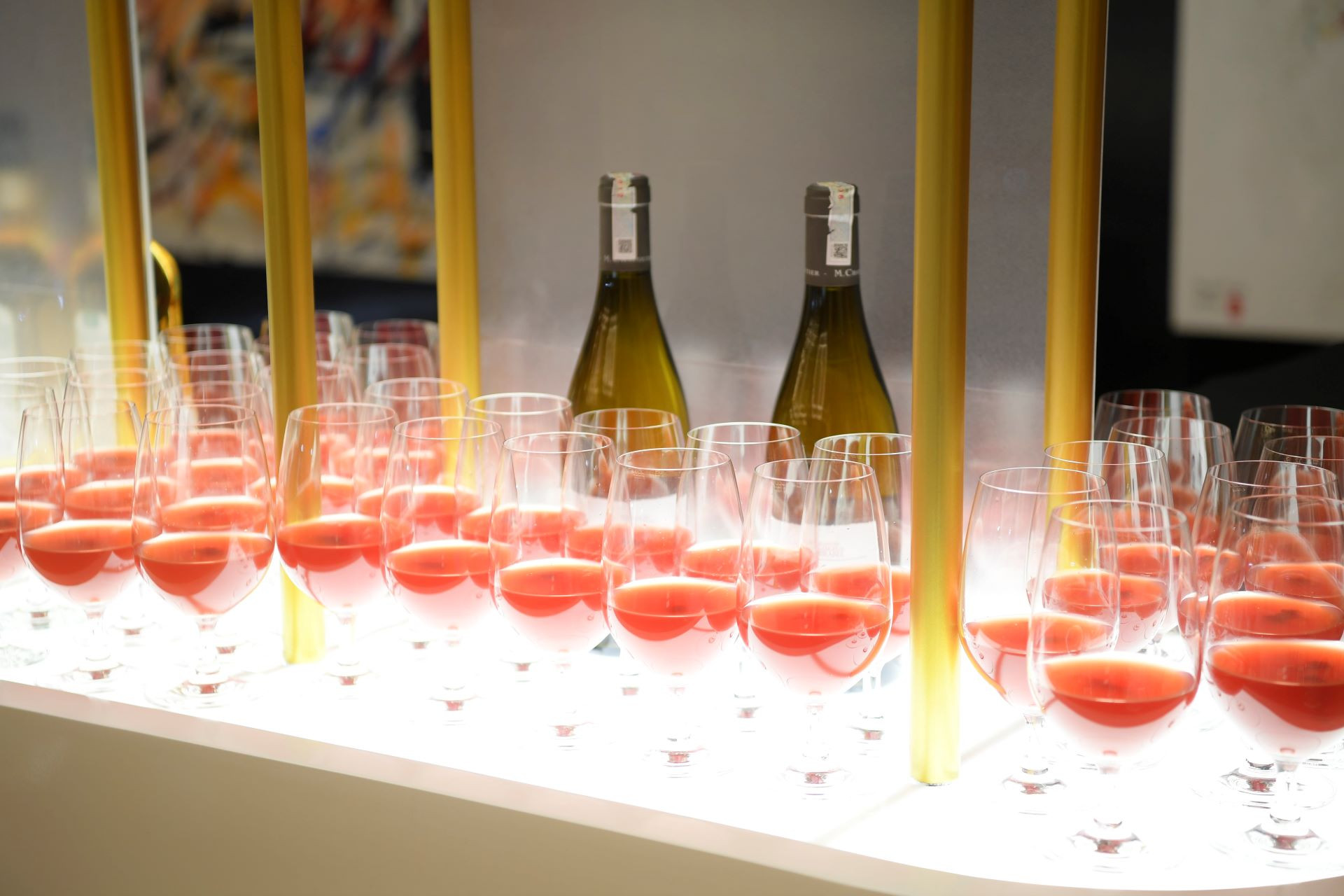 và một số loại cocktail. và một số loại cocktail.