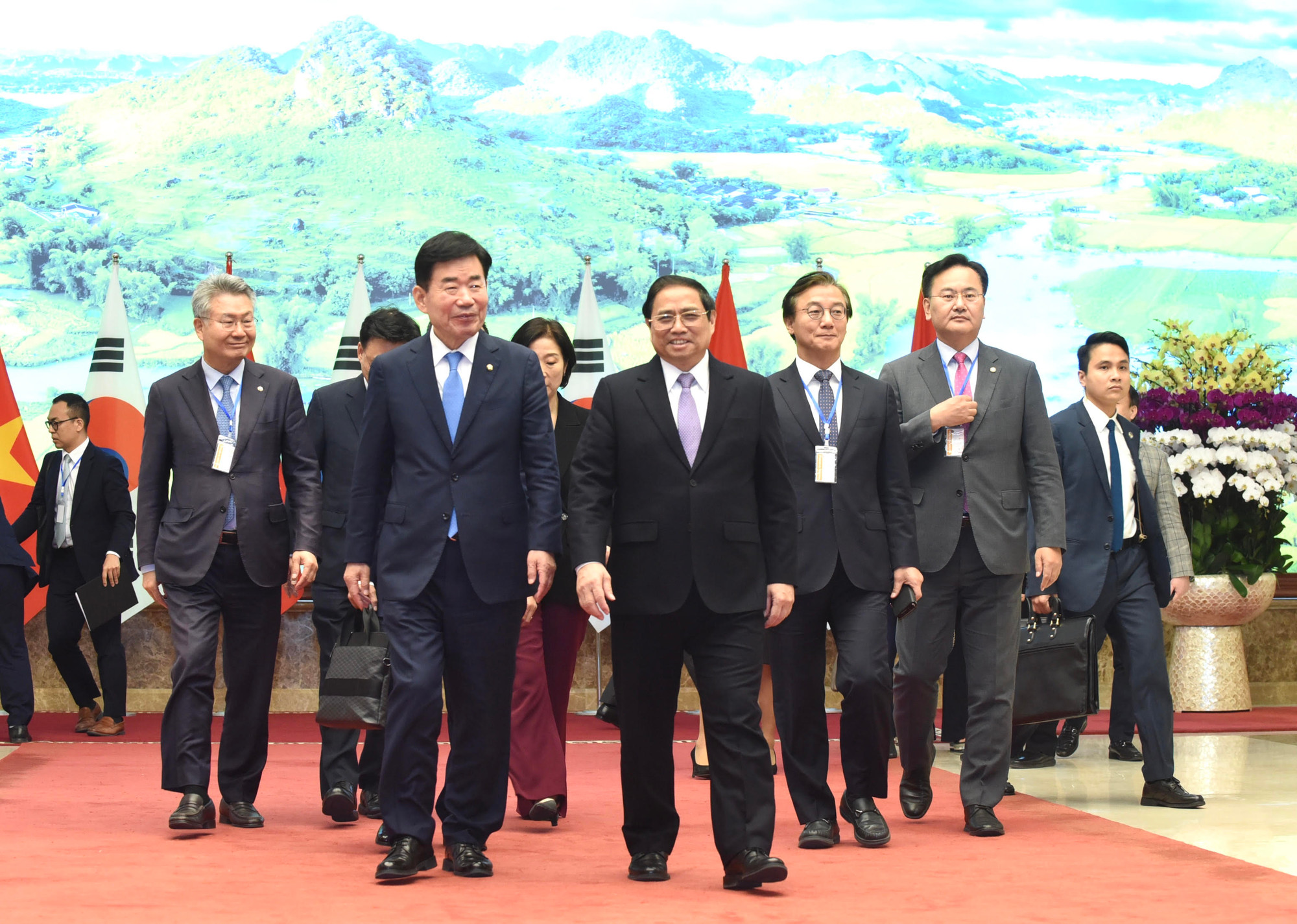 Thủ tướng Phạm Minh Chính và Chủ tịch Quốc hội Hàn Quốc Kim Jin-pyo.