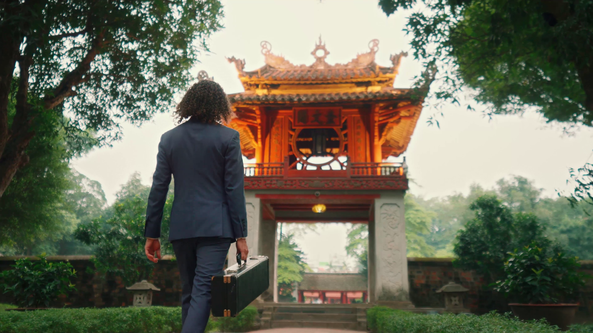 Cùng ngắm một Hà Nội thân quen và tràn đầy cảm xúc qua hình ảnh trong MV Going Home ảnh 6 Cùng ngắm một Hà Nội thân quen và tràn đầy cảm xúc qua hình ảnh trong MV Going Home ảnh 6