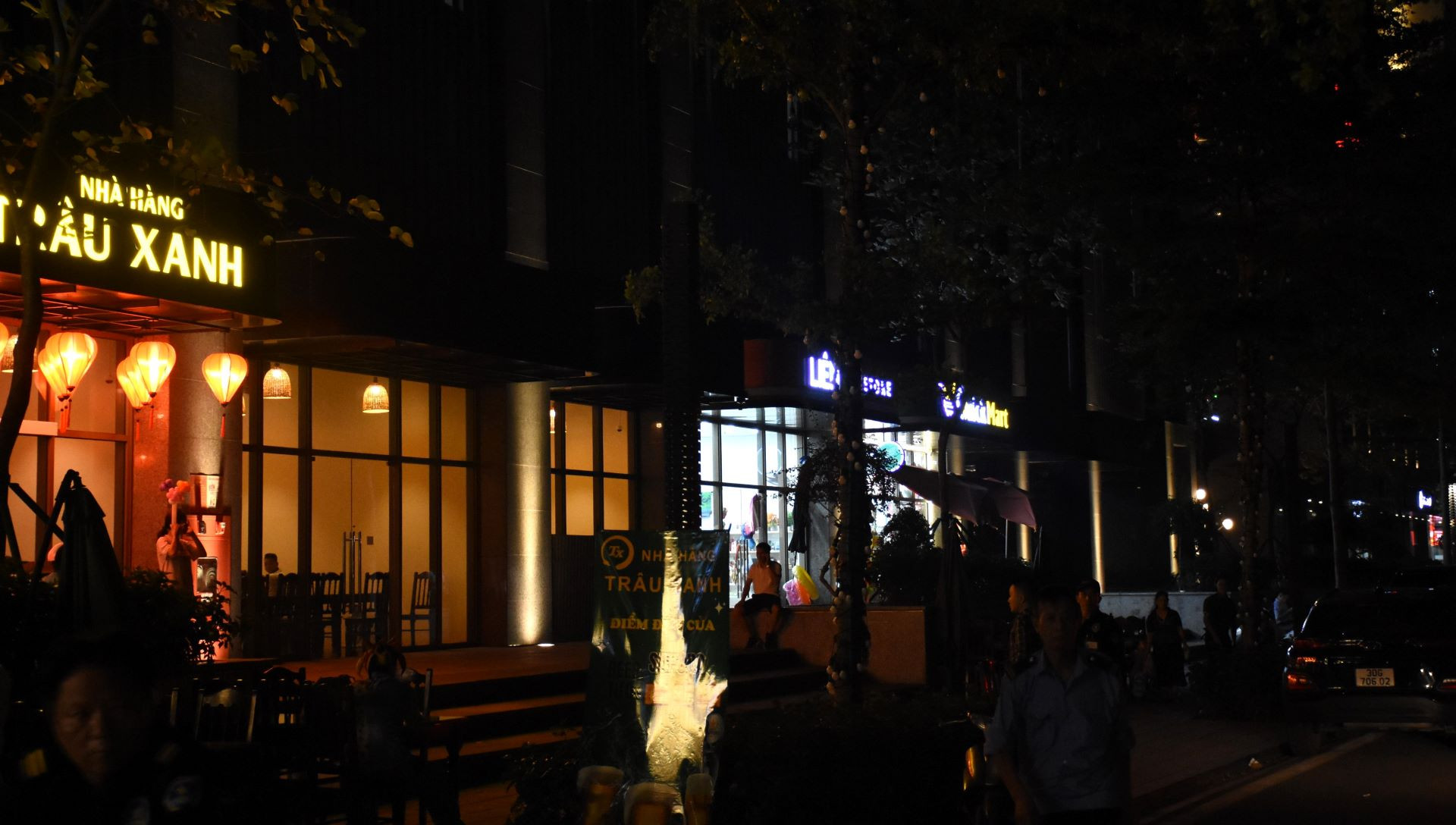 Việc tắt đèn, các thiết bị điện không cần thiết vào giờ cao điểm là một việc làm vô cùng ý nghĩa, do đó nhận được sự ủng hộ của đông đảo khách hàng.