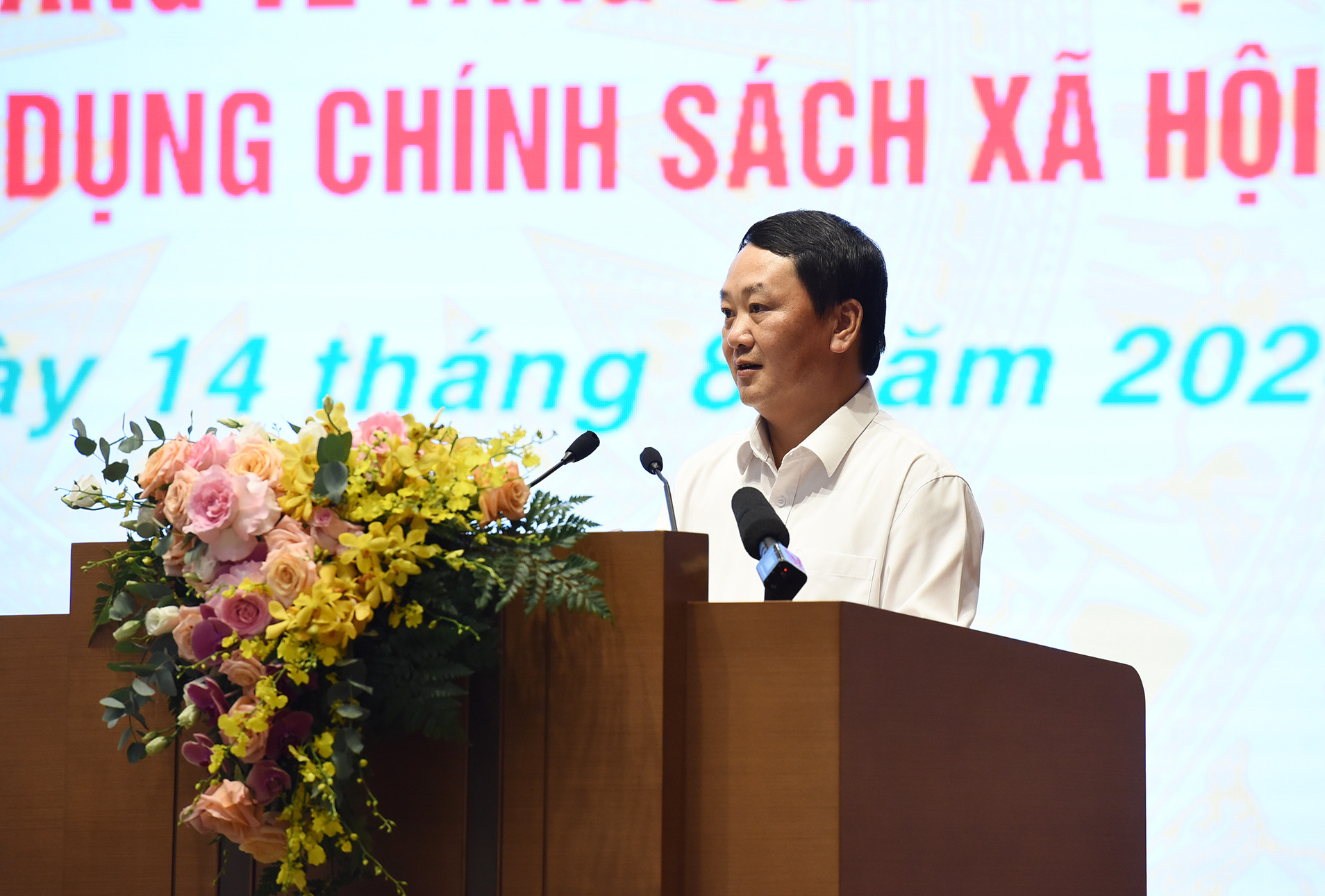 Bộ trưởng, Chủ nhiệm Ủy ban Dân tộc Hầu A Lềnh phát biểu tại hội nghị.