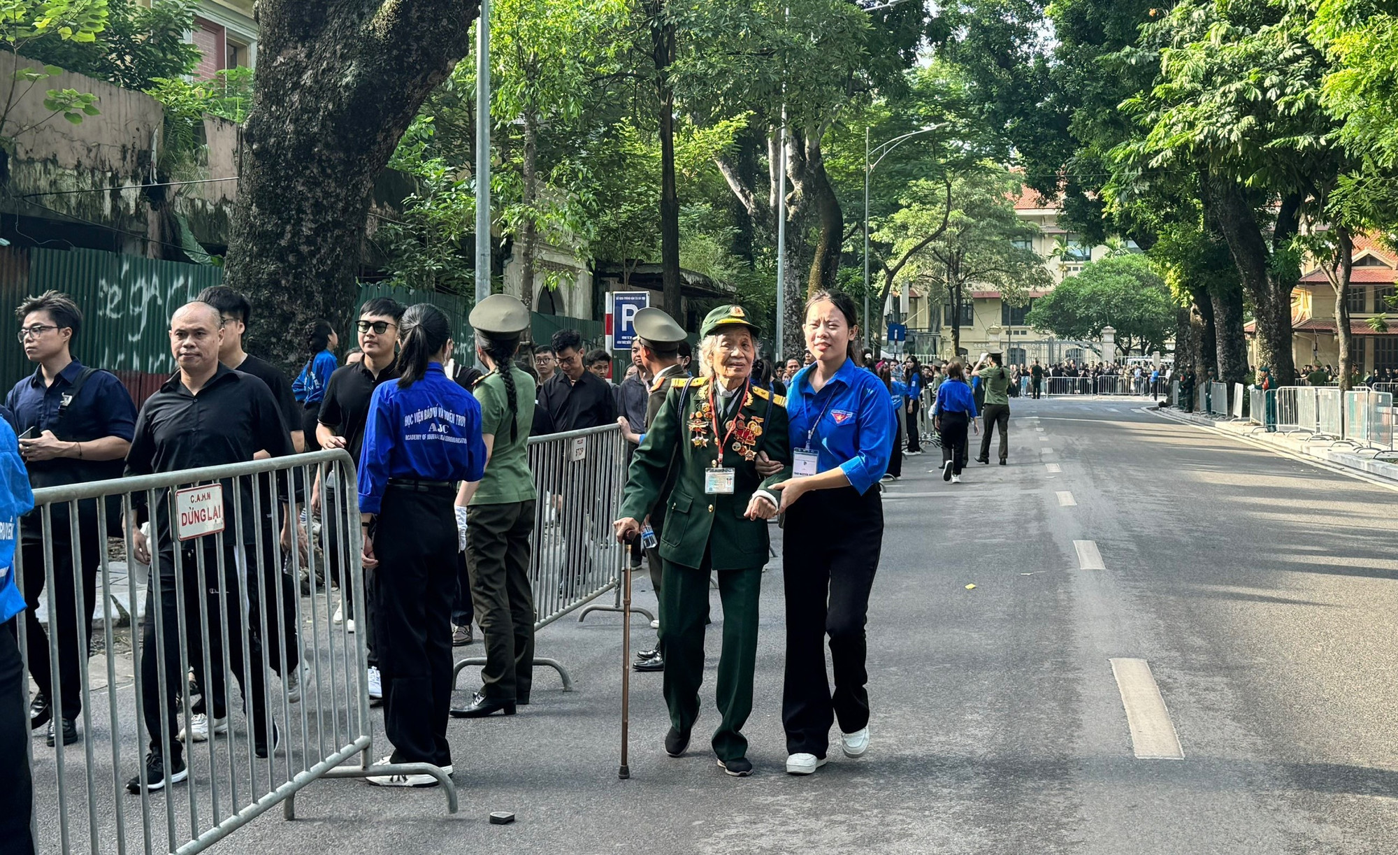 Lực lượng tình nguyện viên thực hiện các nhiệm vụ tại 4 khu vực chính gồm Nhà tang lễ Quốc gia (số 5A đường Trần Thánh Tông), Nhà riêng đồng chí Tổng Bí thư, Thôn Lại Đà (xã Đông Hội, huyện Đông Anh), Nghĩa trang Mai Dịch và tại các tuyến phố theo lịch trình di quan trong suốt hai ngày diễn ra quốc tang.