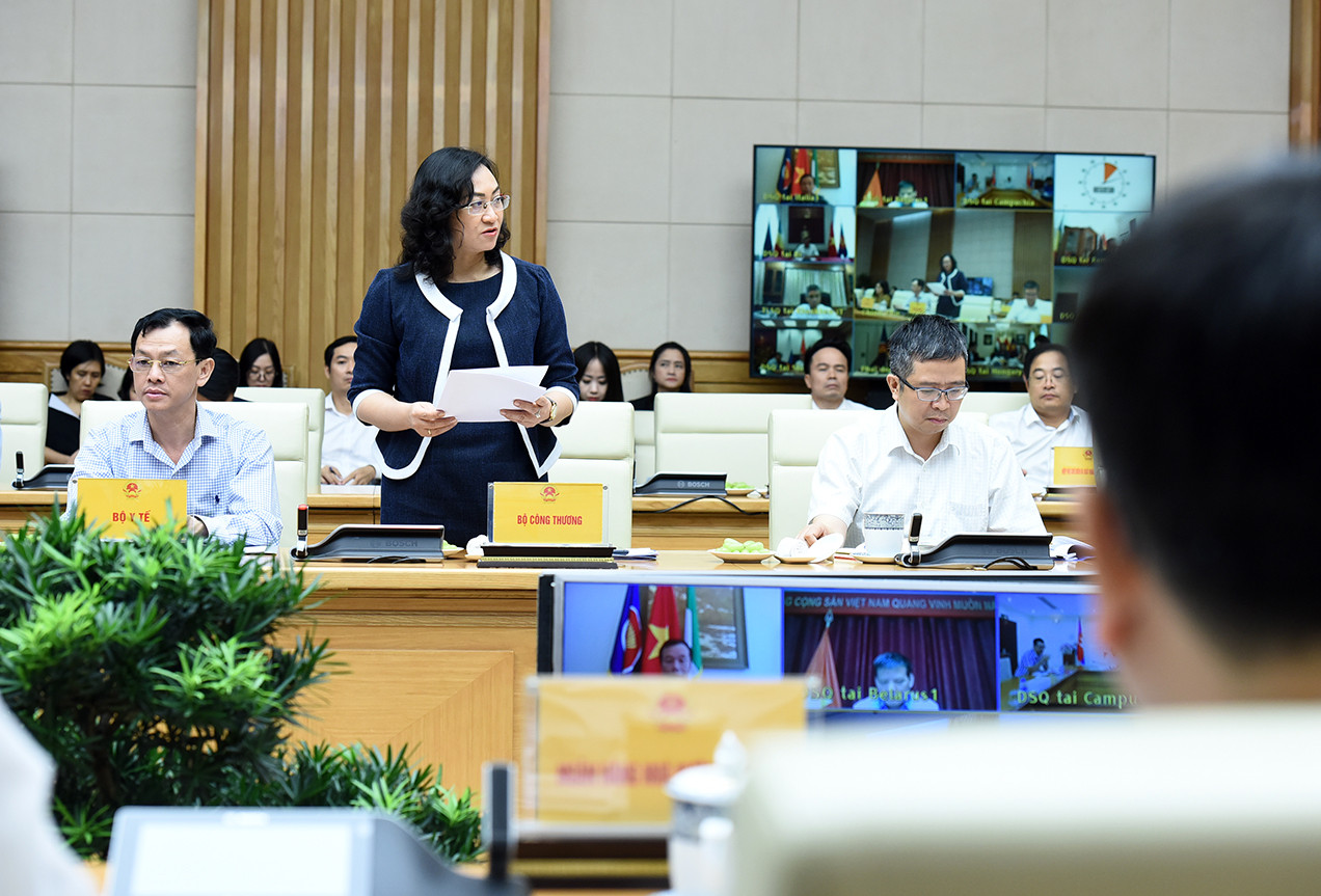 Lãnh đạo Bộ Công thương phát biểu ý kiến tại hội nghị.