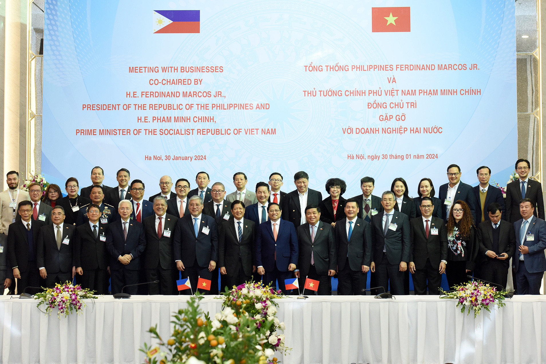 Thủ tướng Phạm Minh Chính và Tổng thống Philippines Ferdinand Marcos Jr. cùng doanh nghiệp hai nước.