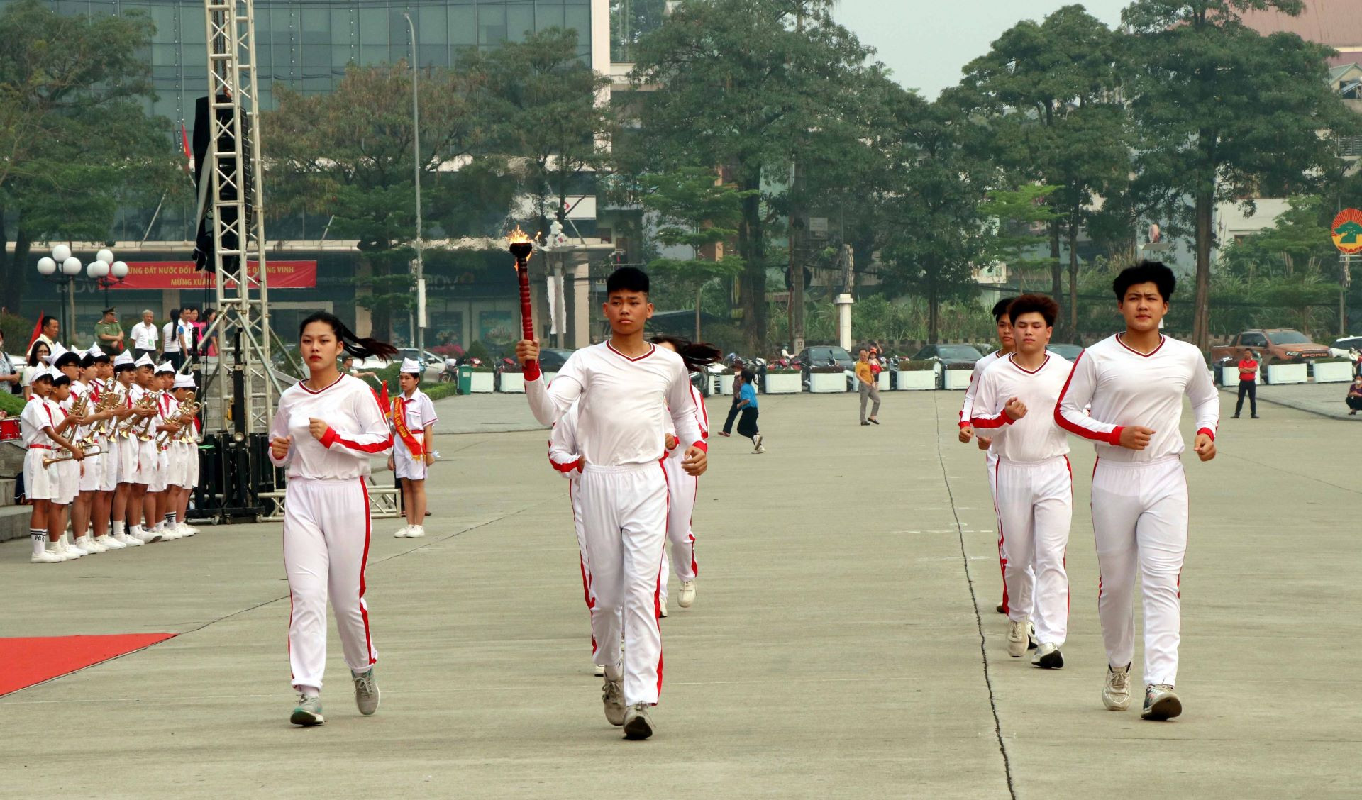 Nhiều học sinh địa phương đã trưởng thành và thi đấu đạt thành tích cao trong các giải khu vực và quốc gia. Nhiều học sinh địa phương đã trưởng thành và thi đấu đạt thành tích cao trong các giải khu vực và quốc gia.