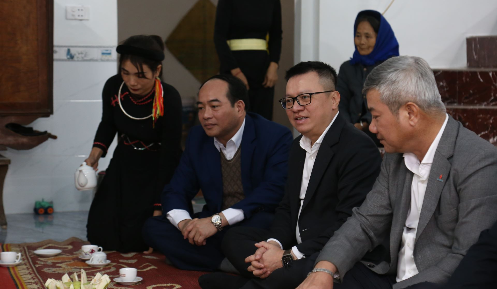 Đồng chí Lê Quốc Minh nhấn mạnh, trong thời gian tới, Báo Nhân Dân sẽ tiếp tục thông tin về tình hình của địa phương, những khó khăn của người dân, để từ đó kêu gọi sự quan tâm của nhiều nhà tài trợ hơn nữa cùng chung tay hỗ trợ các gia đình chính sách có hoàn cảnh khó khăn ở tỉnh Tuyên Quang nói riêng và các địa phương trên cả nước nói chung.